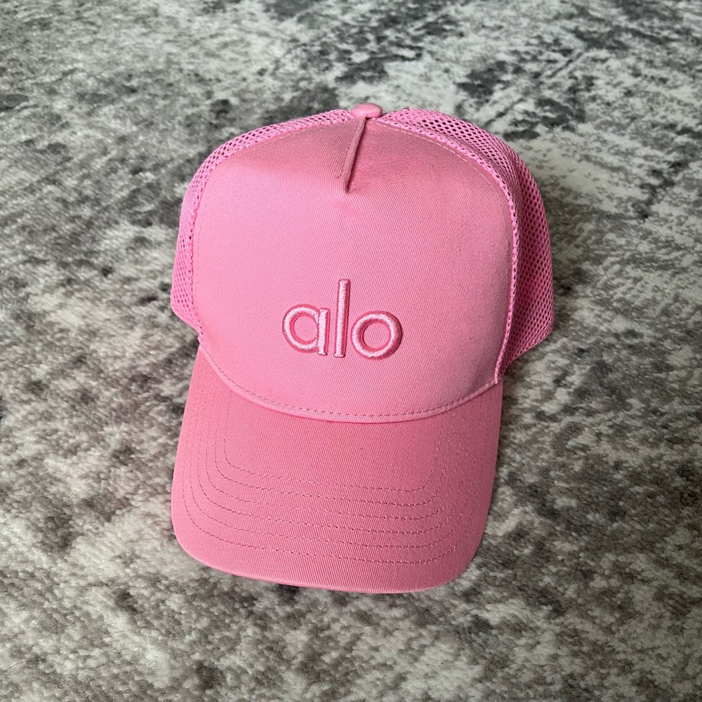 Alo Yoga District Trucker Hat